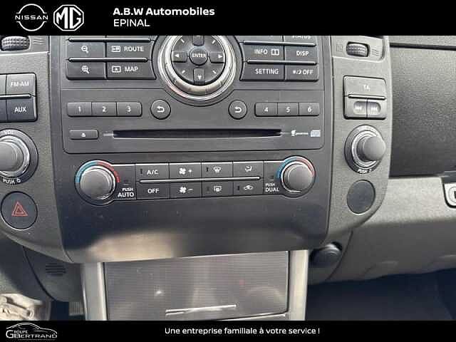 Nissan Navara 2.5 dCi 190ch Double-Cab LE