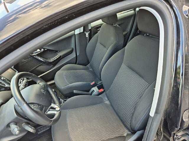 Peugeot 208 PureTech 82ch S&amp;S BVM5