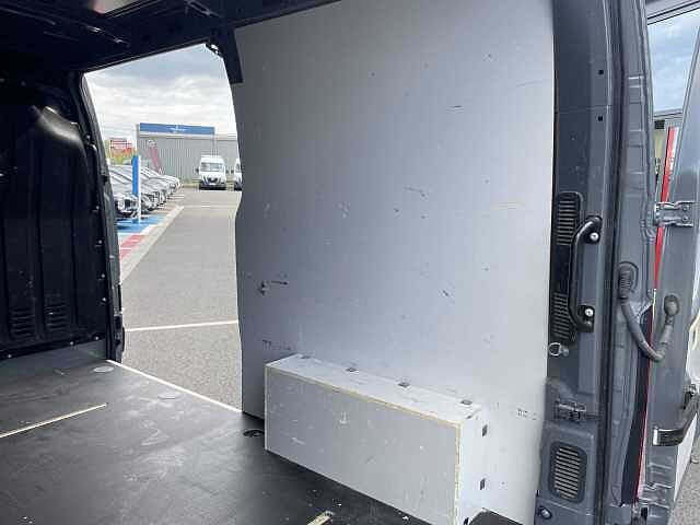 Nissan Interstar fourgon L2H2 3T3 2.3 DCI 135