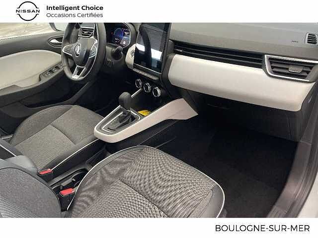 Renault Clio v Clio TCe 90
